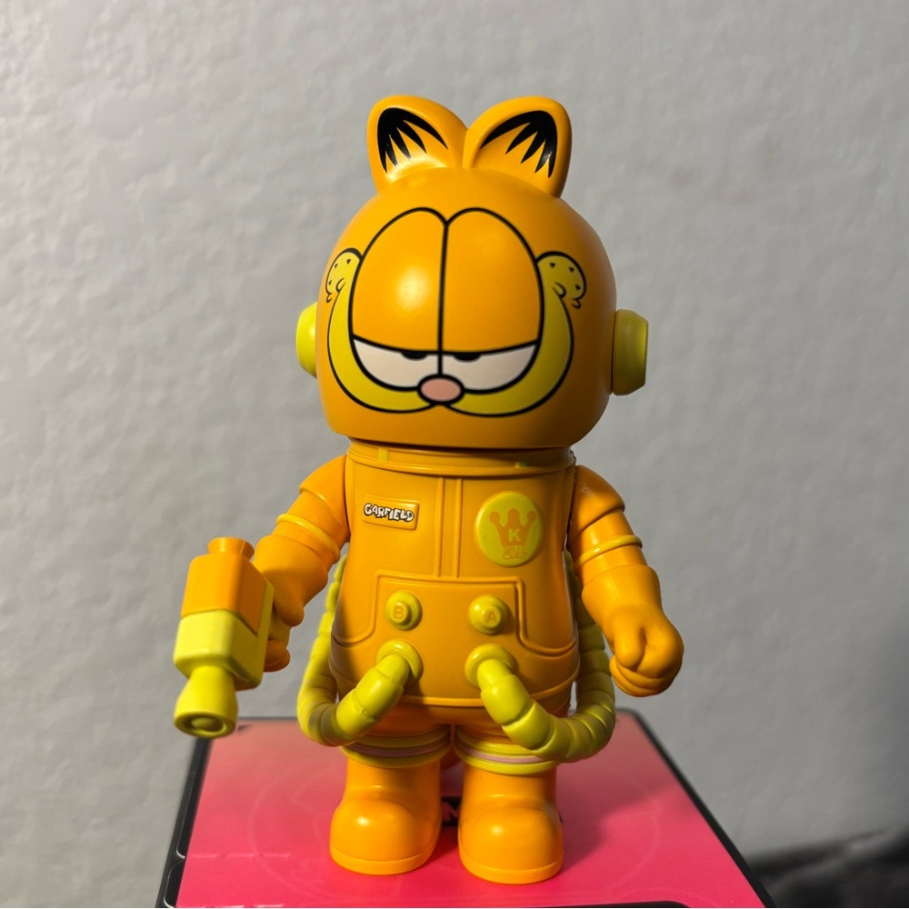Space Molly 100% Series 03 - Confirmed Garfield
